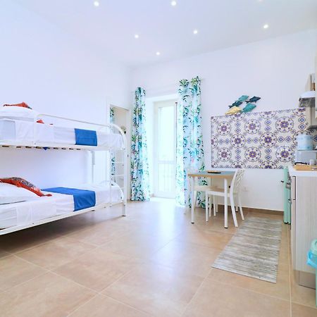 Airport Guest Houses Napoli Eksteriør billede